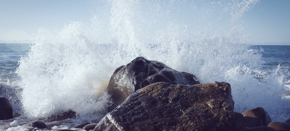 waves-on-rocks